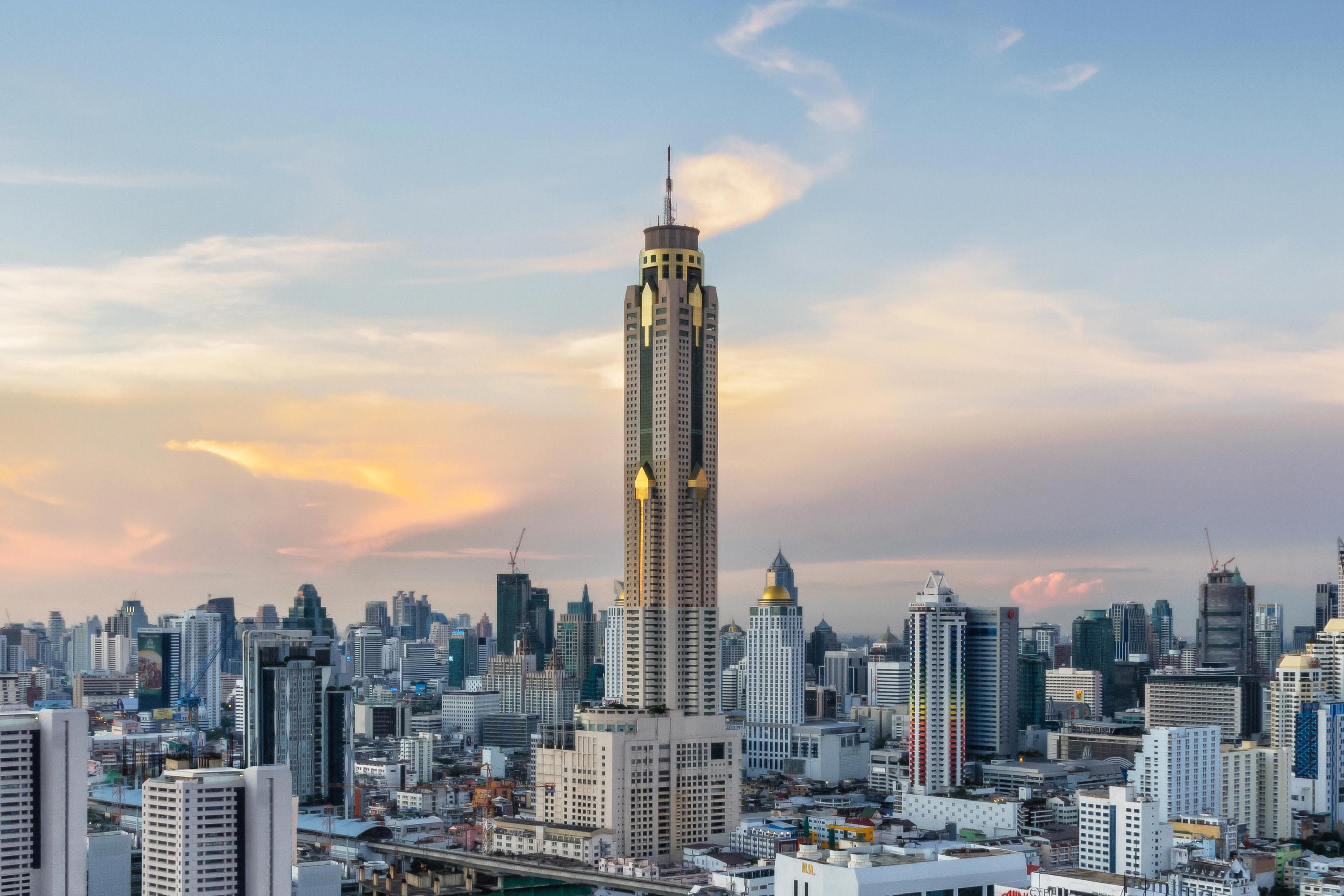 1212 đánh giá đã xác thực của khách về Baiyoke Sky Hotel Bangkok - Mới nhất  năm 2024 | Trip.com