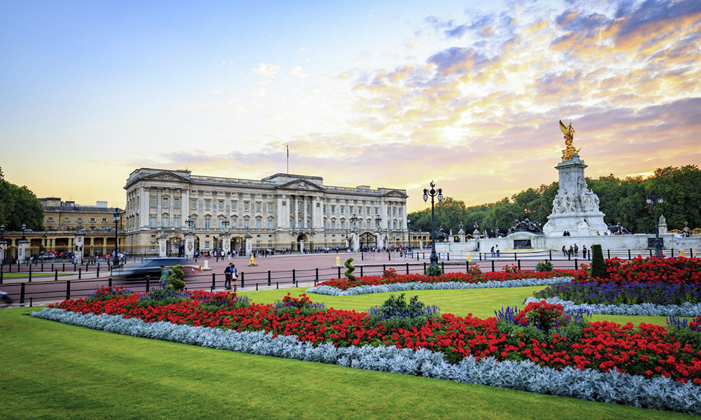 Kiến trúc xa hoa của cung điện Buckingham - biểu tượng của nước Anh -  CafeLand.Vn