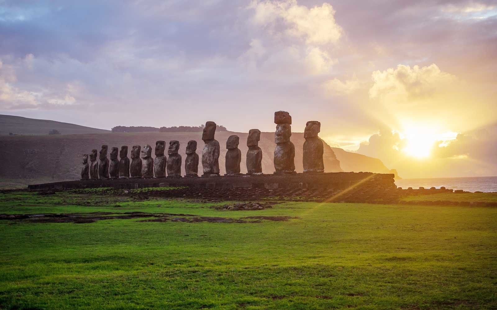 Khám Phá đảo Phục Sinh Và Bí ẩn Moai ở Chile - Giày Leo Núi Trekking