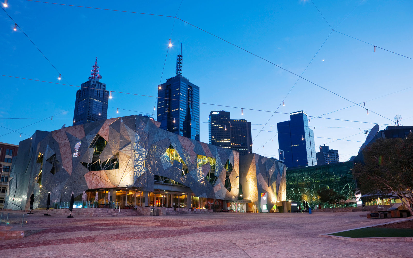 Quảng trường liên bang Federation - Trái tim Melbourne - Saco Travel