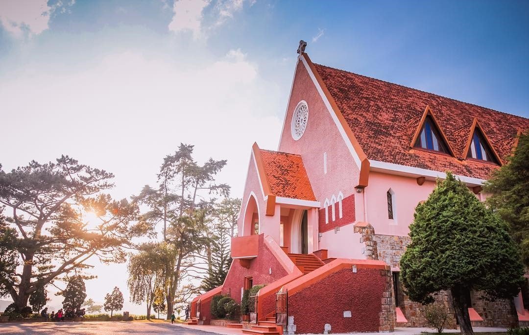 Nhà thờ Domaine de Marie - Kiến trúc Châu Âu nằm giữa thành phố Ngàn Hoa