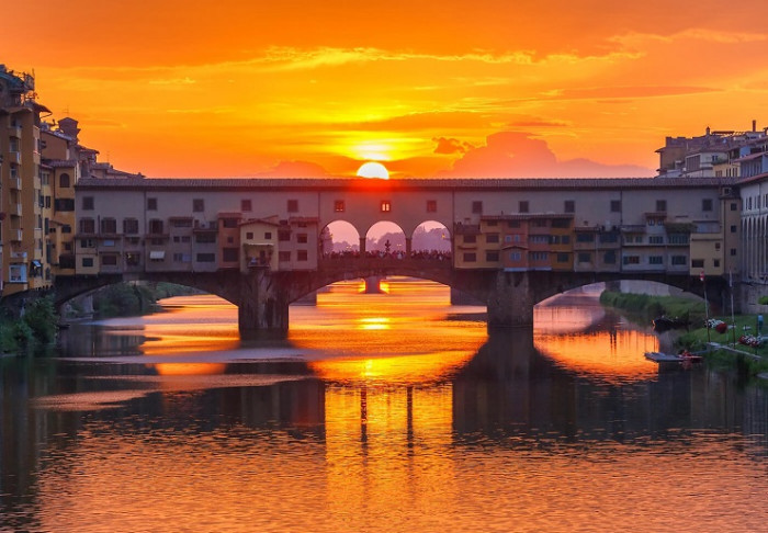 Tới Italia ghé thăm Ponte Vecchio, cây cầu đá lâu đời nhất ở châu Âu