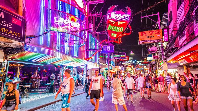Quẩy tanh bành trên Walking Street Pattaya chỉ với 500.000 đồng