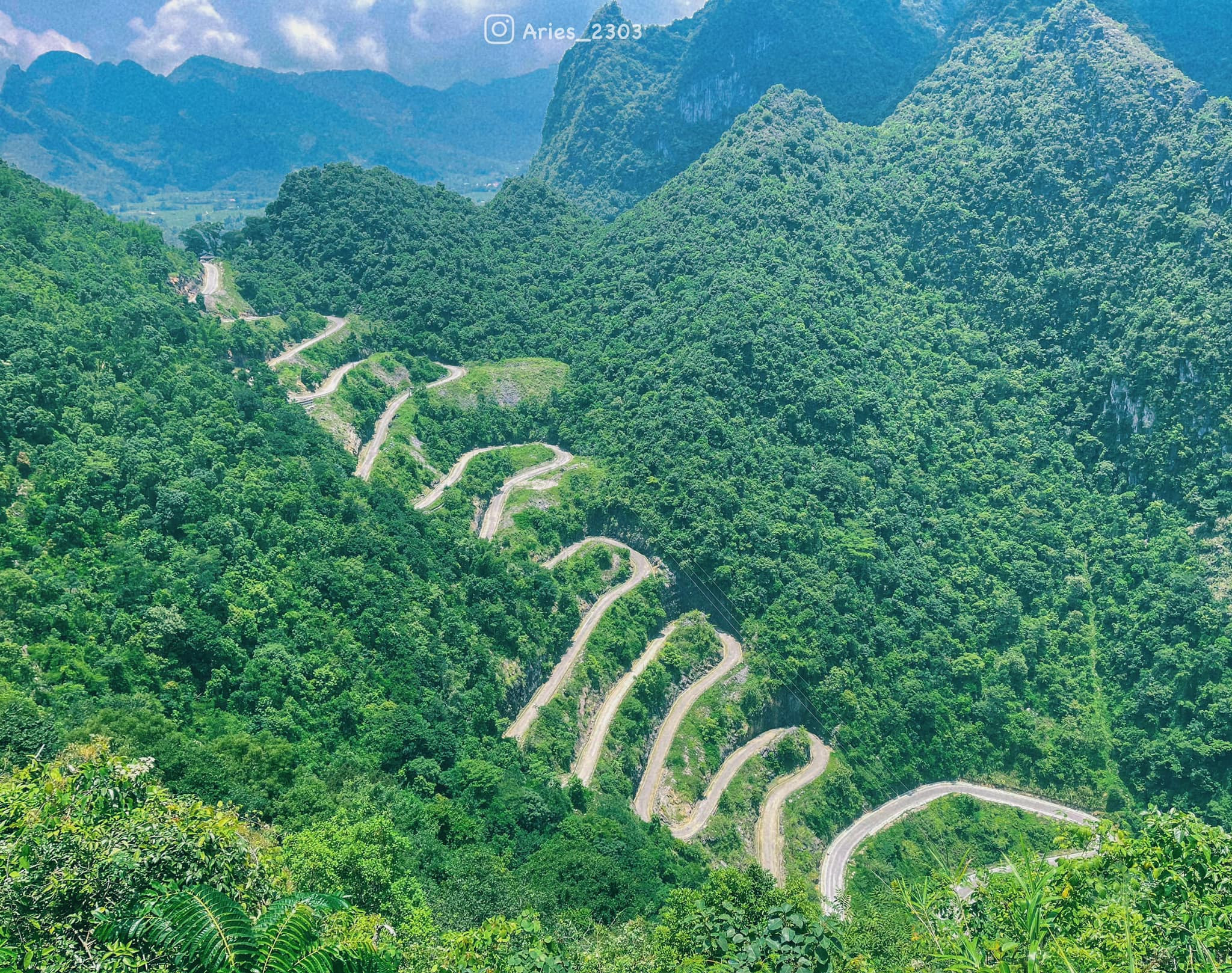 Explore 'the scariest mountain pass' in Vietnam