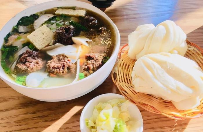 新疆丸子汤,丸子筋道、汤鲜味美,人间美味挡不住-今日头条