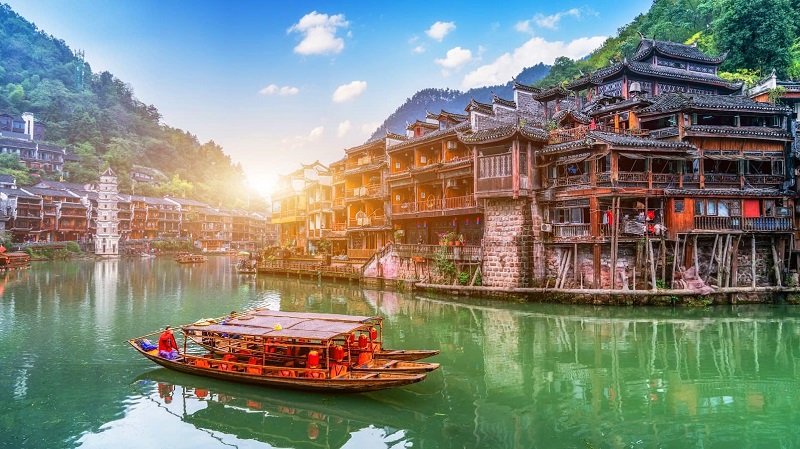 Tour đường bộ Phượng Hoàng Cổ Trấn 6 ngày 5 đêm